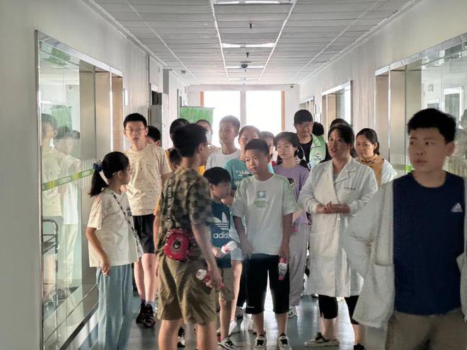 零距离“探秘”环境监测站走近“环保”新体验(图3)